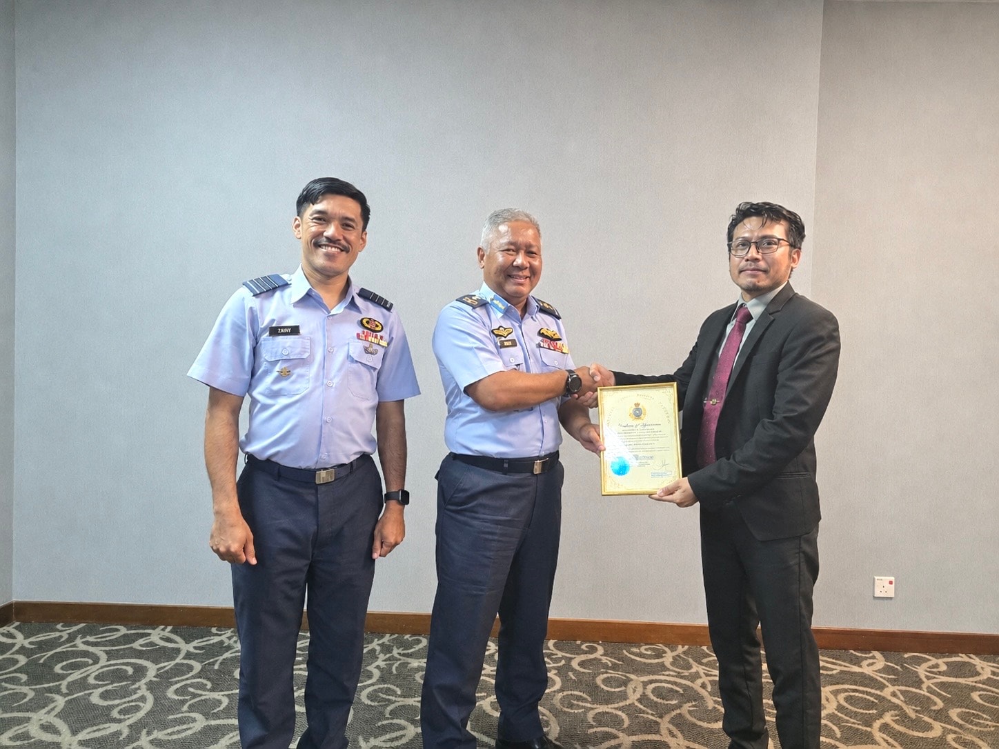 Benua Defence receiving award from Royal Malaysian Air Force senior officer